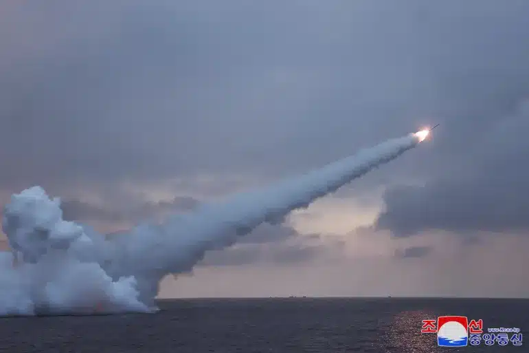 北朝鮮は巡航ミサイルを日曜日に潜水艦から発射したと発表した[KCNA、ロイター経由]