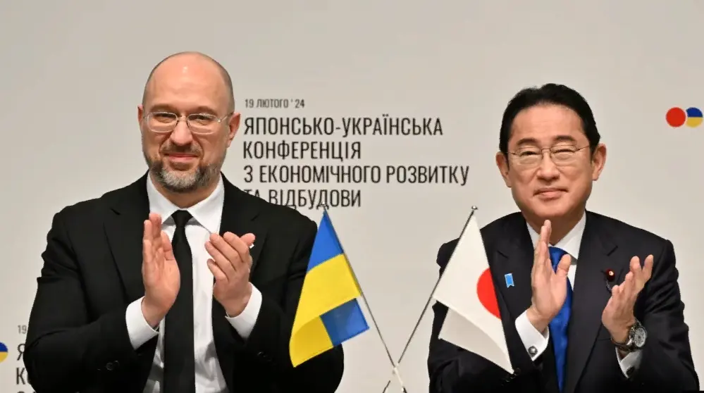 ウクライナのデニス・シュミハル首相と日本の岸田文雄首相