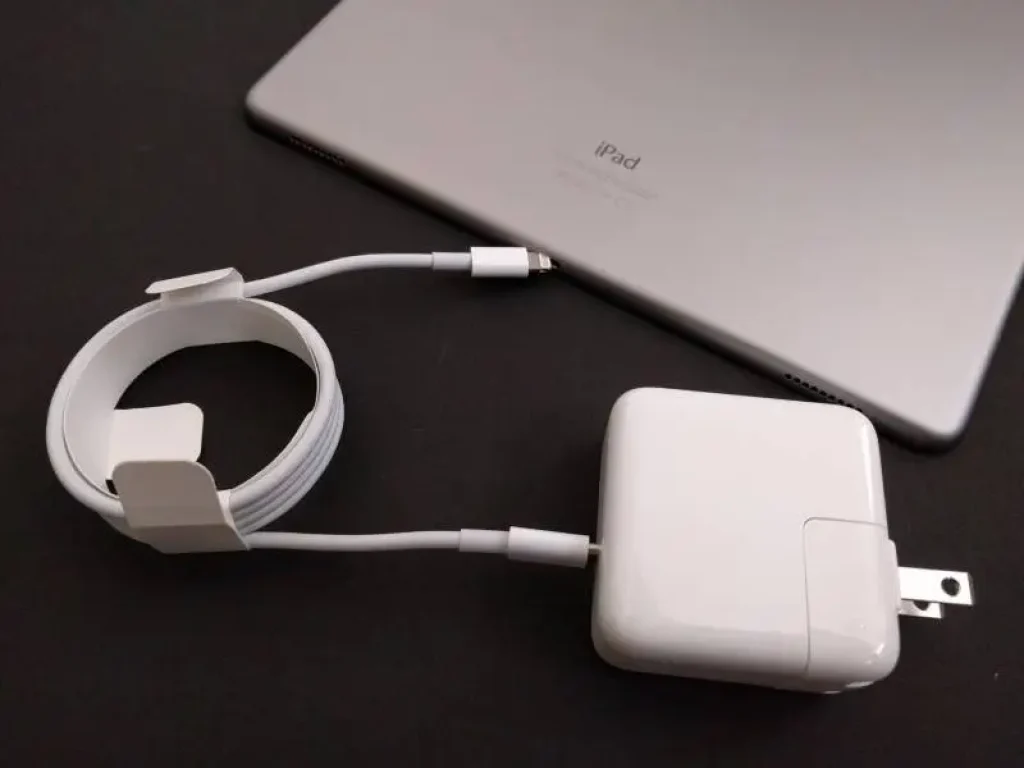 接続: iPad および iPad Air 用 USB-C